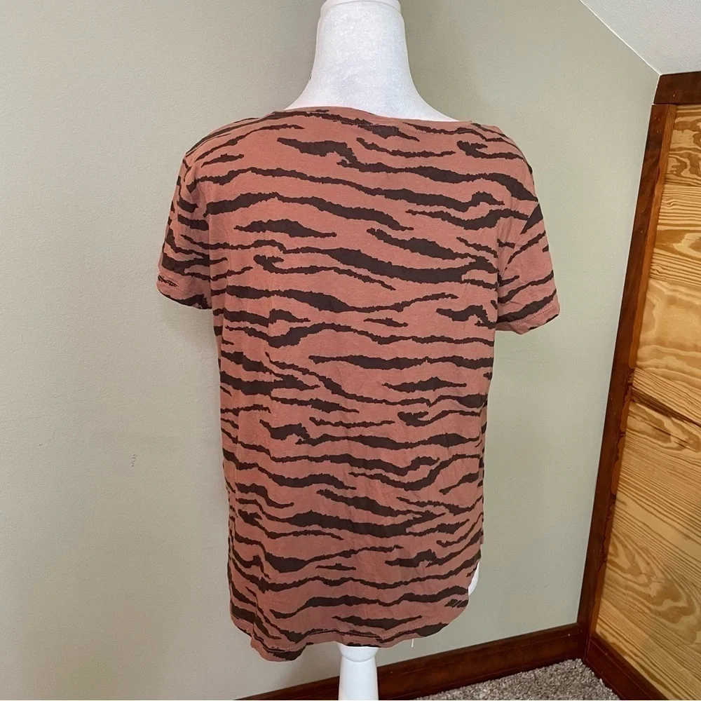 H&M Basics Orange Brown Zebra Print Short Sleeve Tee Medium Large